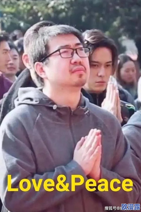麻麻被同学折磨的小说:最新动态揭示角色关系变化,情节发展引发读者热议,期待后续更新 麻麻被同学折磨的小说:最新动态揭示角色关系变化,情节发展引发读者热议,期待后续更新