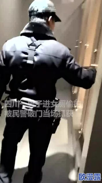 探索在线偷窥文化:制服与另类风格的独特魅力与影响 探索在线偷窥文化:制服与另类风格的独特魅力与影响