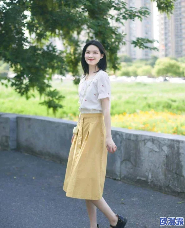 欧美黄色动态图：最新动态展示了当下流行的视觉艺术风格，吸引了众多年轻人的关注与讨论