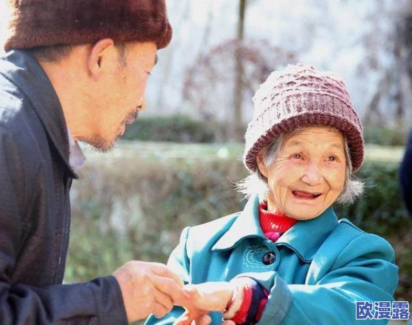 中国老太太逼逼：街头热议，老年人如何在现代社会中发声与抗争引发广泛关注！