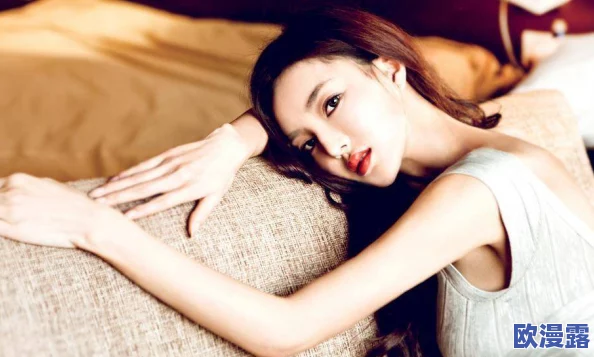 汤芳的两腿玉门打开，真是让人惊叹，她的表现令人难以忘怀！
