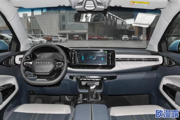 外国黄色a级suv,外观独特,颜色鲜艳,非常吸引眼球,适合年轻消费者 外国黄色a级suv,外观独特,颜色鲜艳,非常吸引眼球,适合年轻消费者