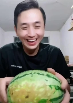 51热门大瓜今日大瓜肚子鼓包,网友热议背后真相引发广泛关注与讨论 51热门大瓜今日大瓜肚子鼓包,网友热议背后真相引发广泛关注与讨论