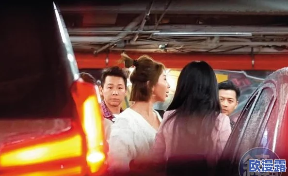 麻雀台上淫 最近某知名艺人在麻将桌上被拍到与多位美女亲密互动 引发网友热议 纷纷猜测其私生活是否混乱