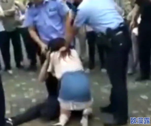 他扒开我的内裤把舌头伸进去 网友热议这段视频背后的故事引发众多猜测和讨论究竟是出于什么原因让人如此震惊 他扒开我的内裤把舌头伸进去 网友热议这段视频背后的故事引发众多猜测和讨论究竟是出于什么原因让人如此震惊